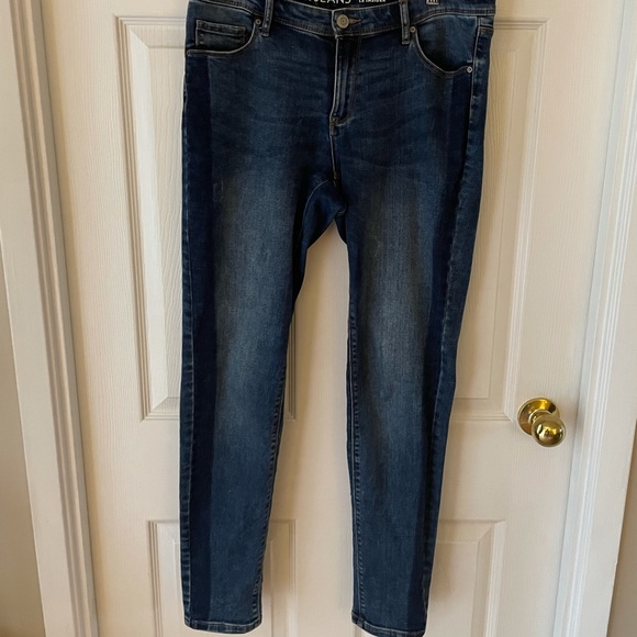Reitmans R Jeans Two-Tone mid-rise jeans 👖 - Picture 1 of 8